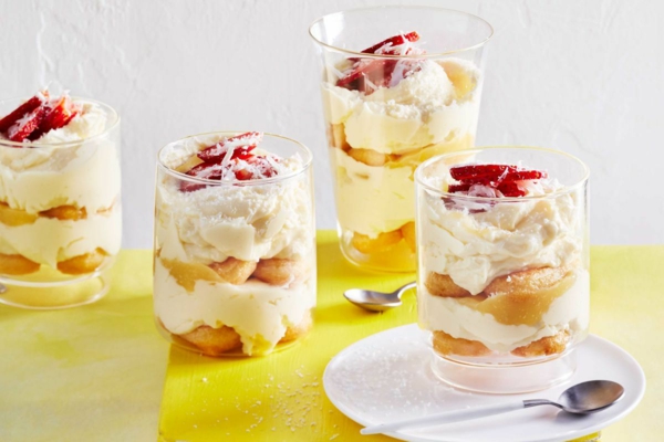 Erdbeer-Tiramisu im Glas kleine Portionen Desserts