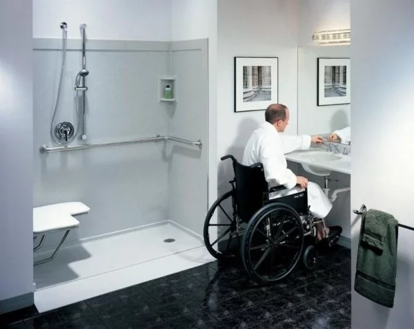 Geschickt umgebaut - Wohnen mit Pflegegrad badezimmer rollstuhl tipps