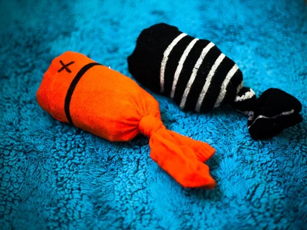 Katzenspielzeug basteln Socken Fische
