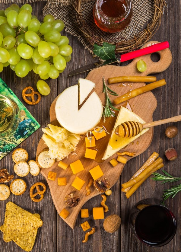 Käseplatte dekorieren – Tipps für eine perfekte Vorspeise schöne käse platte diy