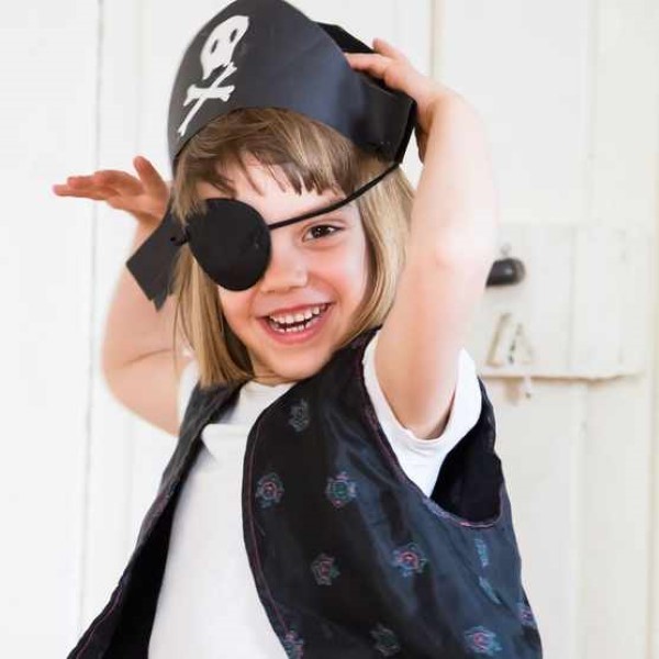 Piratenhut basteln mit Kindern – coole Ideen für Ihre nächste Kostümparty mädchen piraten kostüm