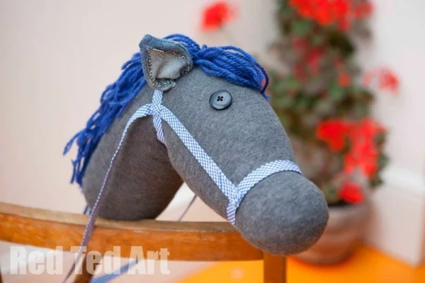 Spielzeug basteln mit Socken Stofftiere Pferd