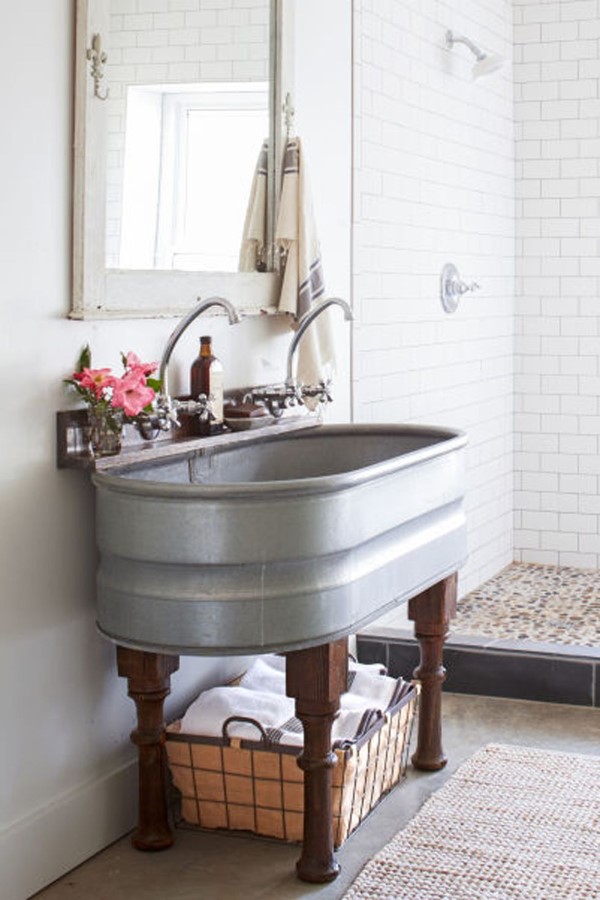 Zinkwanne dekorieren – Ideen und Tipps für eine rustikale Gartendeko badezimmer waschbecken wanne