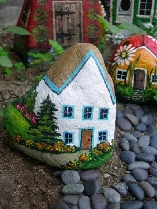 DIY Gartendeko - Steine bemalt wie Häuschen
