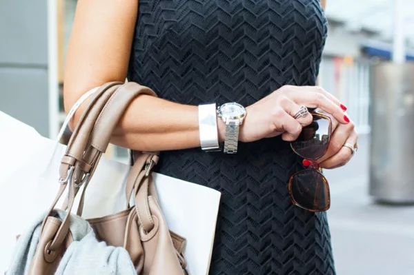 7 Vorteile, warum Sie eine Armbanduhr tragen sollten Modeaccessoires