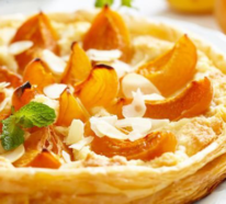 Zwei Rezepte für leckere Aprikosenkuchen, die zu den klassischen Sommerdesserts zählen