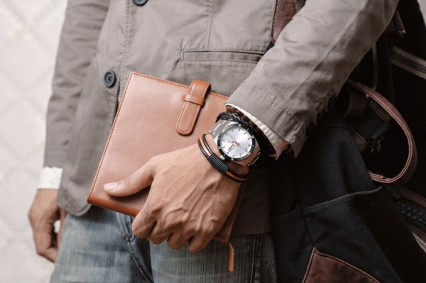 Armbanduhr tragen Vorteile Armbanduhr Scmuckstück Herren