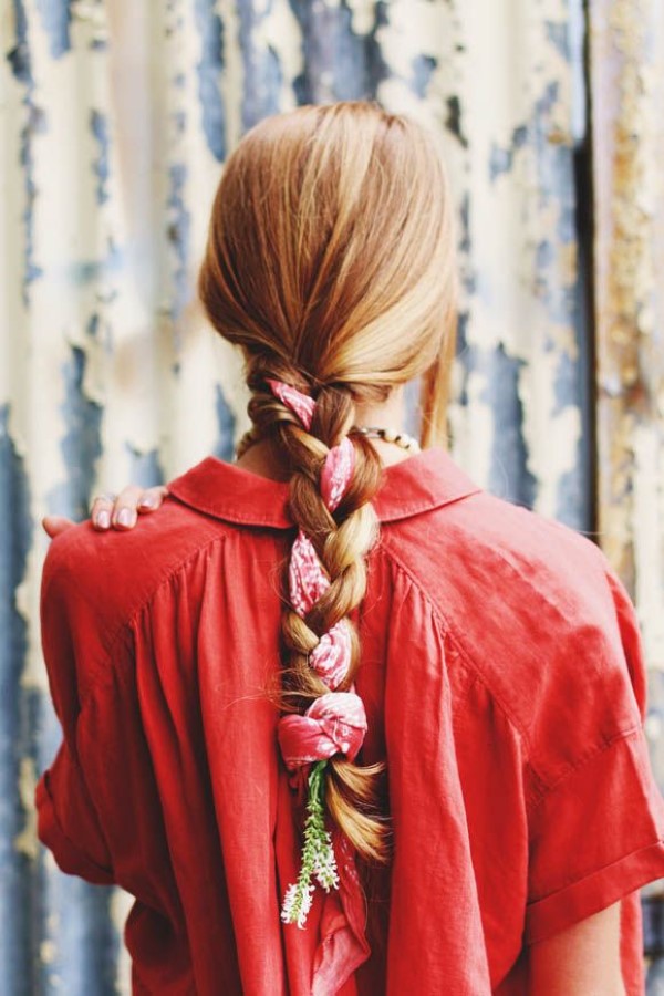 Bandana Frisuren für den Sommer – stilvolle Styling-Ideen für jede Haarläng zopf french mit tuch bandana