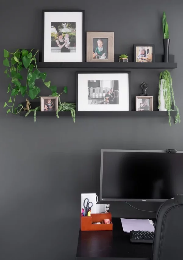 Bilderleiste dekorieren – Ideen und Tipps für eine kreative Wandgestaltung schwarze wände stilvolle ideen