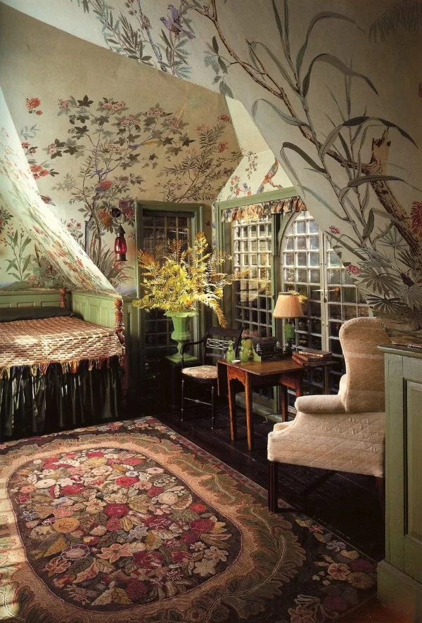 Dachschräge dekorieren – Ideen und Tipps für eine stilvolle Mansarde wandbilder tapeten stilvoll floral