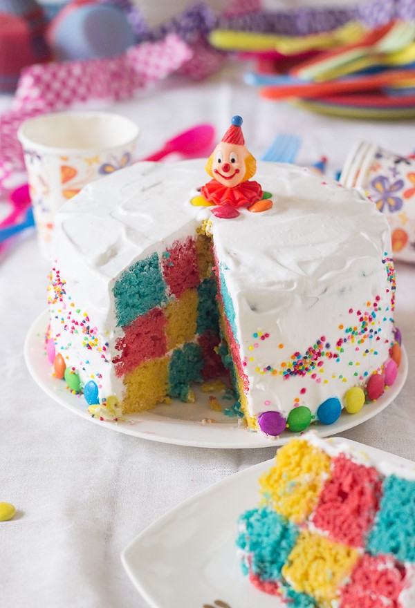 Farbenfrohe und köstliche Regenbogenkuchen Rezept Ideen chachbrett muster torte