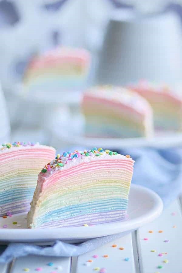 Farbenfrohe und köstliche Regenbogenkuchen Rezept Ideen crepe pfannkuchen torte