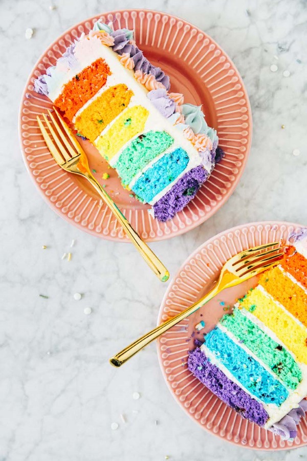 Farbenfrohe und köstliche Regenbogenkuchen Rezept Ideen einhorn kuchen bunt schön