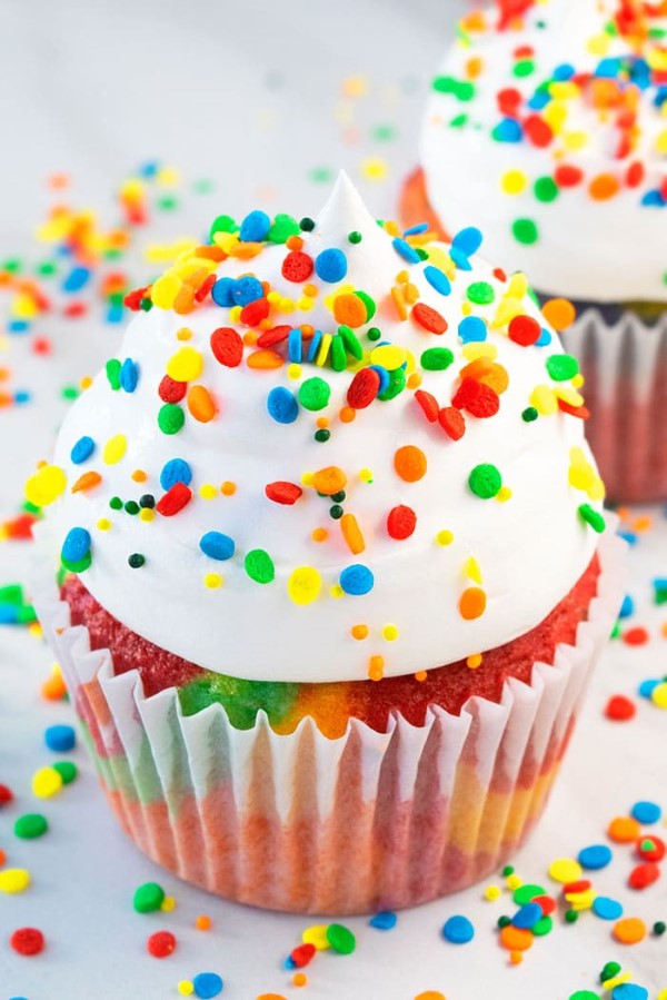 Farbenfrohe und köstliche Regenbogenkuchen Rezept Ideen muffin ideen regenbogen
