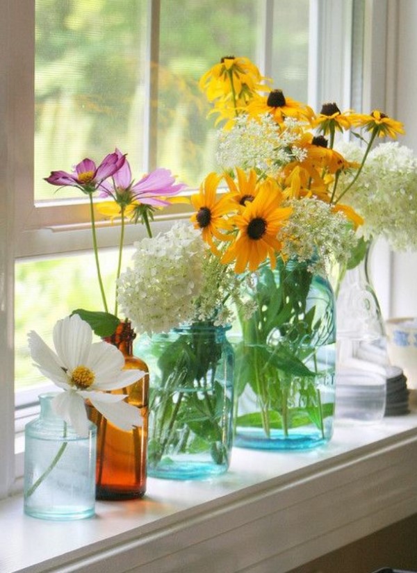Fensterbank dekorieren für den Sommer – frische Ideen für jedes Interieur wildblumen wieseblumen garten