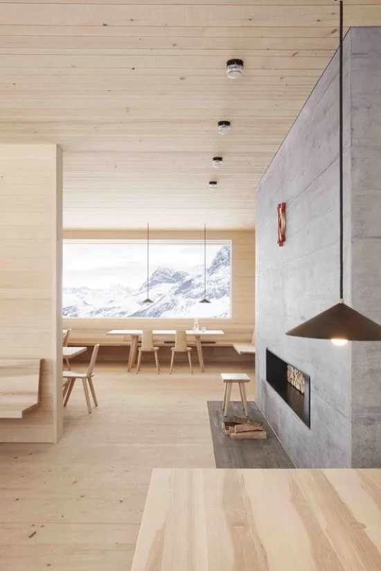 Helles Holz im Interieur erstklassiges Raumdesign Natürlichkeit Gemütlichkeit Holz vom Boden bis zur Decke