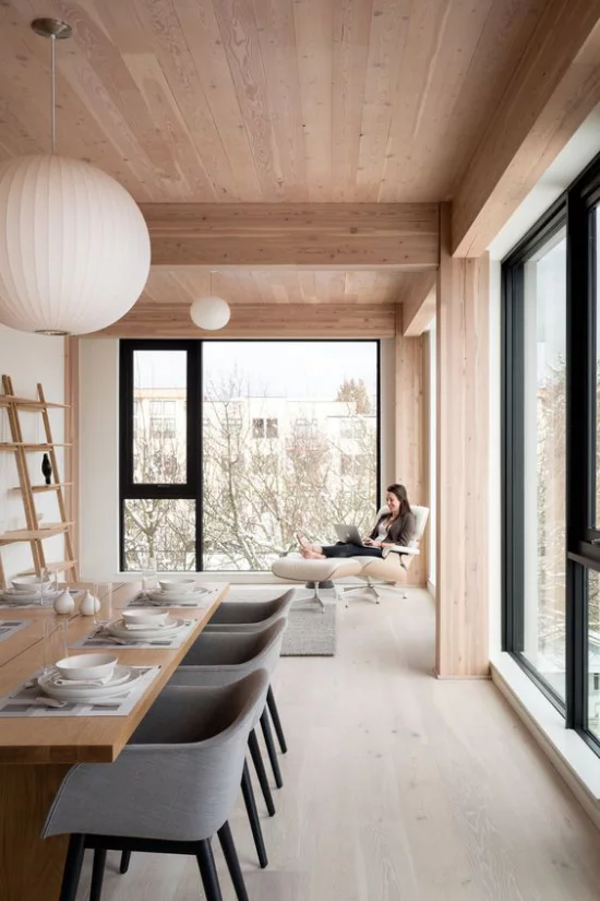 Helles Holz im Interieur skandinavisches Raumdesign Natürlichkeit Gemütlichkeit viel Tageslicht