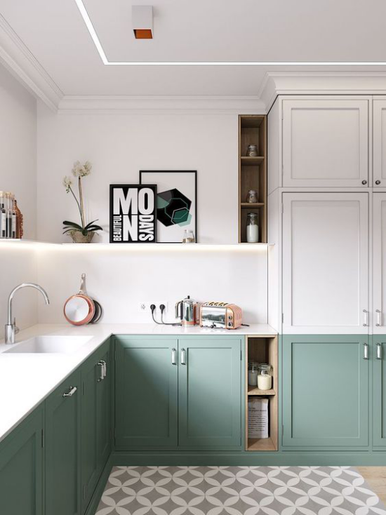 L-Küche modernes Design Weiß und Sattgrün in Farbkombination Regale Fenster