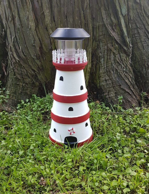 Leuchtturm basteln – kreative und einfache Ideen für Einrichtung im Maritime Stil rot weiß streifen klassisch