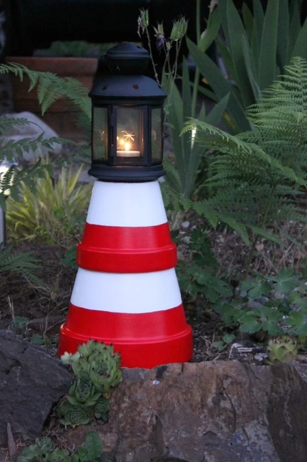 Leuchtturm basteln – kreative und einfache Ideen für Einrichtung im Maritime Stil rot weiße turm deko