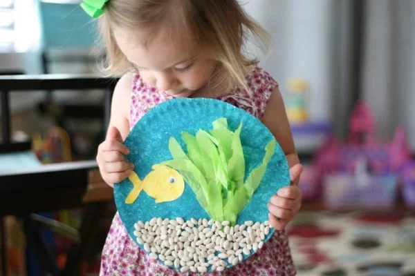 Malen und Basteln mit 2jährigen Kindern – kreative und einfache Ideen für Kleinkinder kinder malen kleben