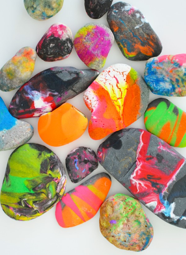 Malen und Basteln mit 2jährigen Kindern – kreative und einfache Ideen für Kleinkinder steine bemalen fingerfarben