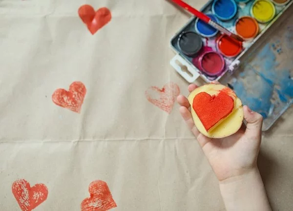 Malen und Basteln mit 2jährigen Kindern – kreative und einfache Ideen für Kleinkinder stempel kartoffel