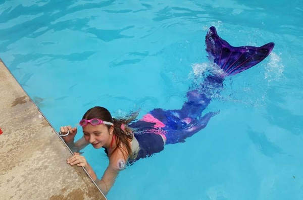 Meerjungfrau Flosse für Kinder basteln Anleitung schwimmen