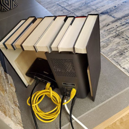 Router verstecken ein Versteck aus alten Bücher selber meistern das Gerät hinlegen unsichtbar machen