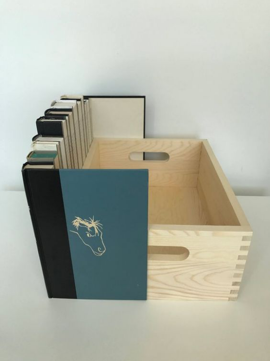 Router verstecken eine Kiste selber machen mit alten Bücherhüllen getarnt