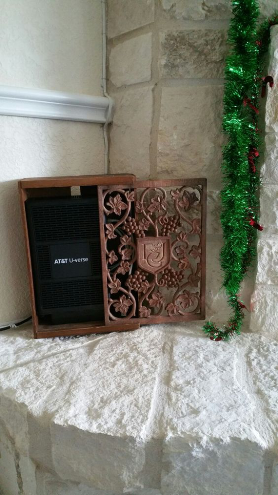 Router verstecken in einer Box vor der Steinwand aber neben Kamin zu warme Orte lieber vermeiden