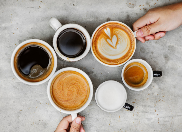 Sattmacher gesund gegen Heißhunger verschiedene Tassen Kaffee unterschiedliche Kaffeesorten