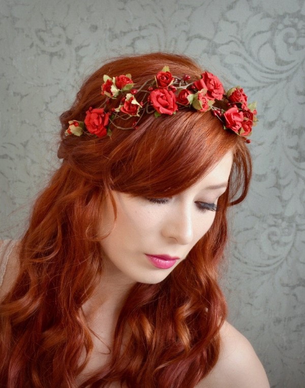 Stilvolle Frisuren mit Haarband für jeden Anlass und jede Jahreszeit rote rosen ideen