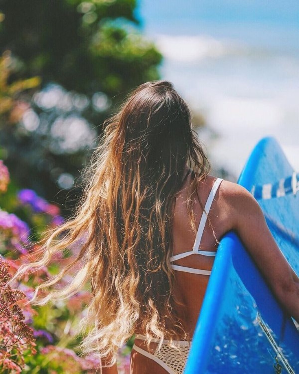 Surfer Frisur – der aktuelle Sommerlook schlechthin surfer damen frisur