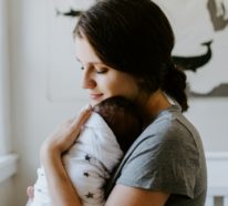 Zauberhafter Babyschlaf – Tipps und Tricks, wie ihr Säugling bedürfnisorientiert schlafen kann