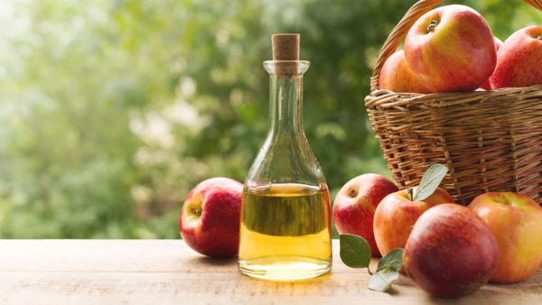 natürliche Fettverbrenner frische Äpfel Apfelessig konsumieren Fettdepots abbauen