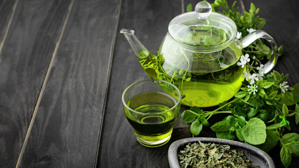 natürliche Fettverbrenner grünen Tee trinken viele positive Seiten entdecken