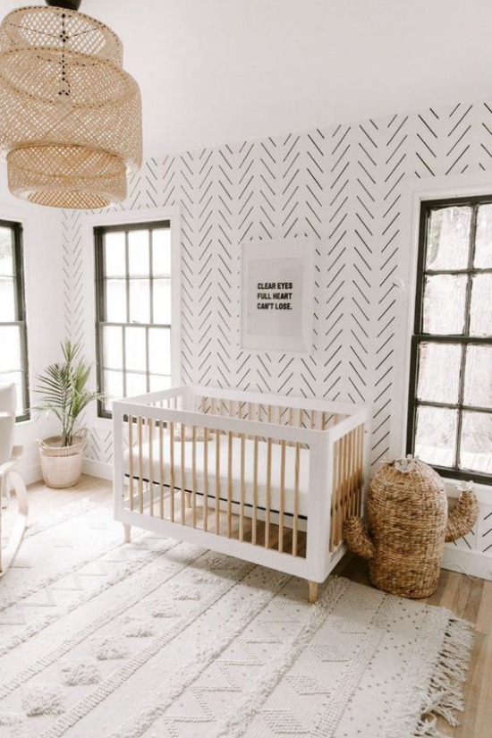 zeitlose Farben Babyzimmer in neutralen Farben hell und gemütlich Bett Teppich Raumdekoration Tapete