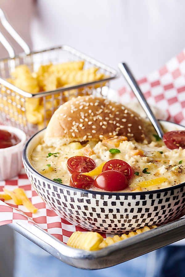 Cheeseburger Suppe – köstliches und gesundes Rezept für Fast Food Fans suppe mit crouton bun