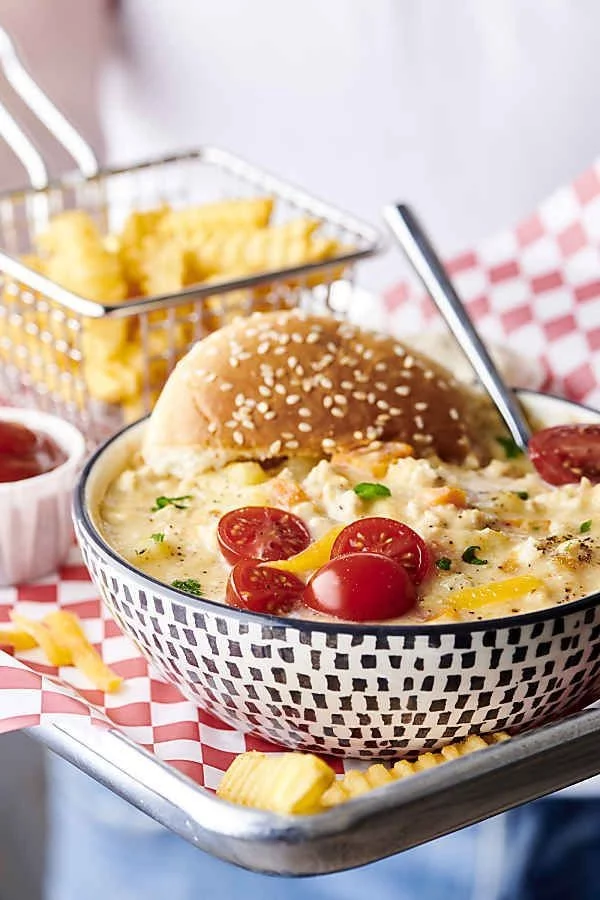 Cheeseburger Suppe – köstliches und gesundes Rezept für Fast Food Fans suppe mit crouton bun