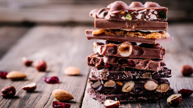 Diätfallen Schokolade mit Nüssen schmeckt lecker ist aber ungesund macht aber dick