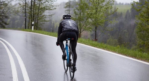 Fahrradbekleidung – kleine Kaufberatung für Hobby- und Profi-Radfahrer bequem auch in regen