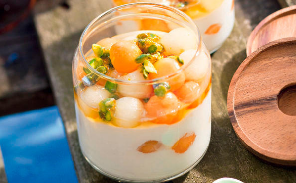 Melonen Desserts im Glas Mascarpone-Creme mit Melonenbällchen