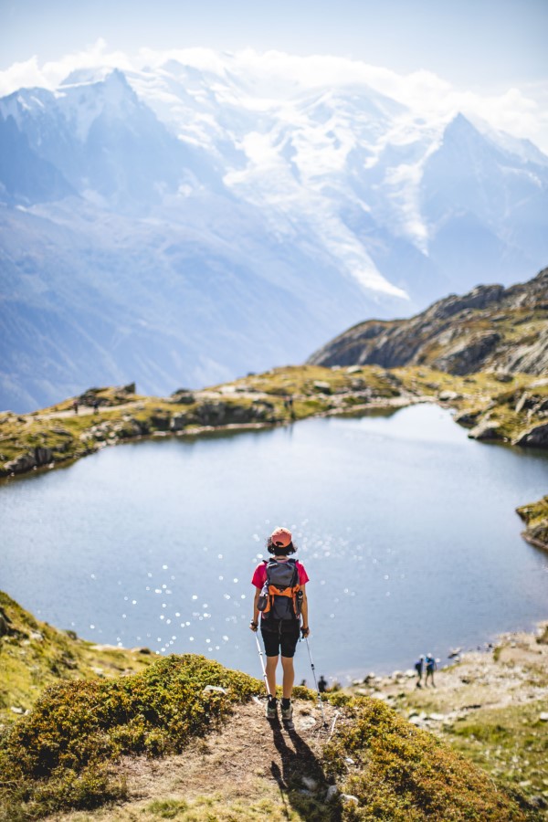 Wandern für die Seele – so gesund ist ein Trekking-Trip durchs Gebirge hiken see landschaft