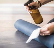Wie können Sie Ihre Yogamatte reinigen und desinfizieren? – ein effektives Reinigungsmittel selber machen