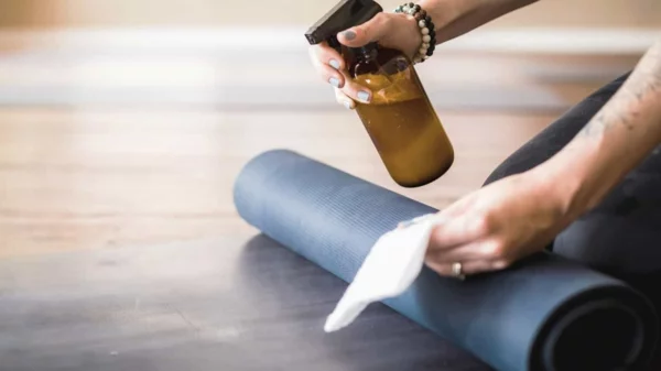 Yogamatte reinigen und desinfizieren Reinigungsmittel selber machen Rezept
