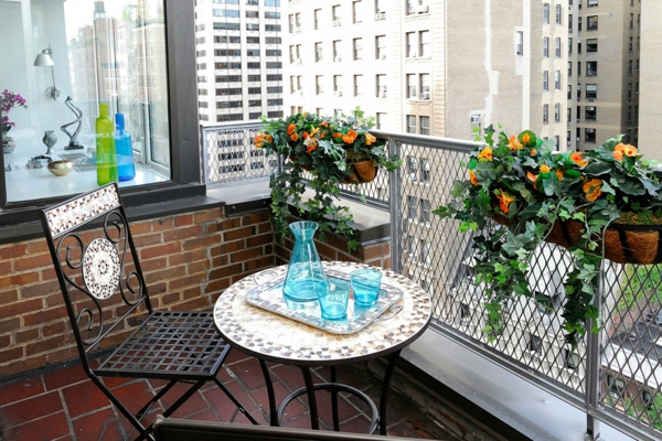 kleiner balkon deko ideen grüne oase kreieren