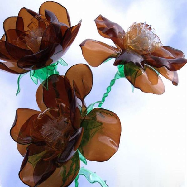 Basteln mit PET Flaschen - tolle braune Blüten