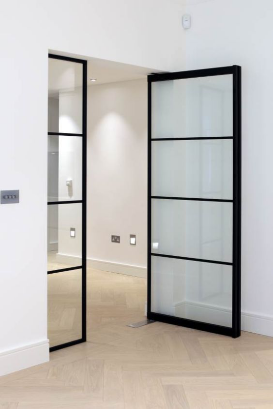Drehtüren fürs Zuhause Einsatz im Innenraum Glastür Glasscheiben schwarzer Metallrahmen