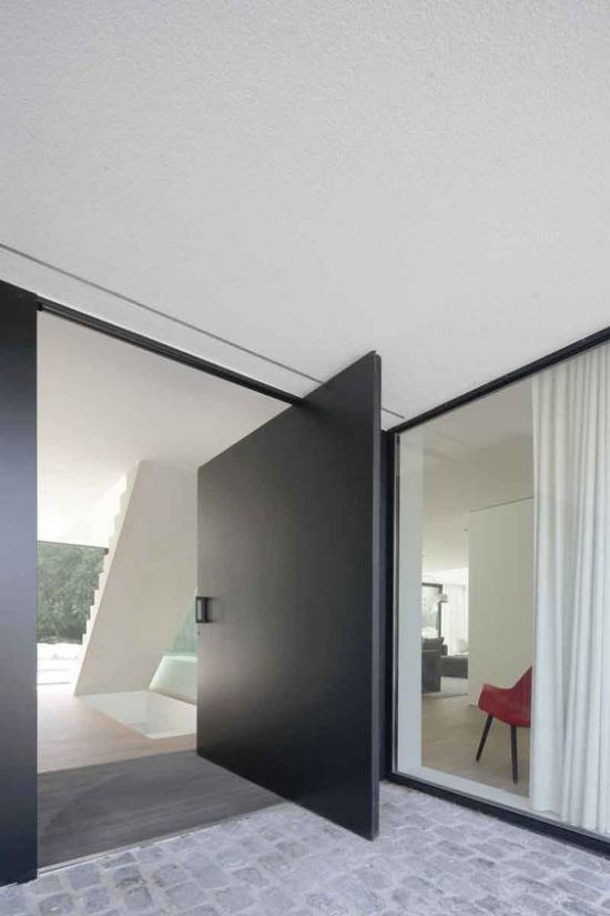 Drehtüren fürs Zuhause futuristisches Design in Schwarz enorm breit sehr stabil